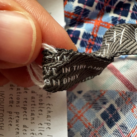 Inoui Toosh Luxe 100% Silk Scarf 70*70 Cm NWT - Picture 5 of 5